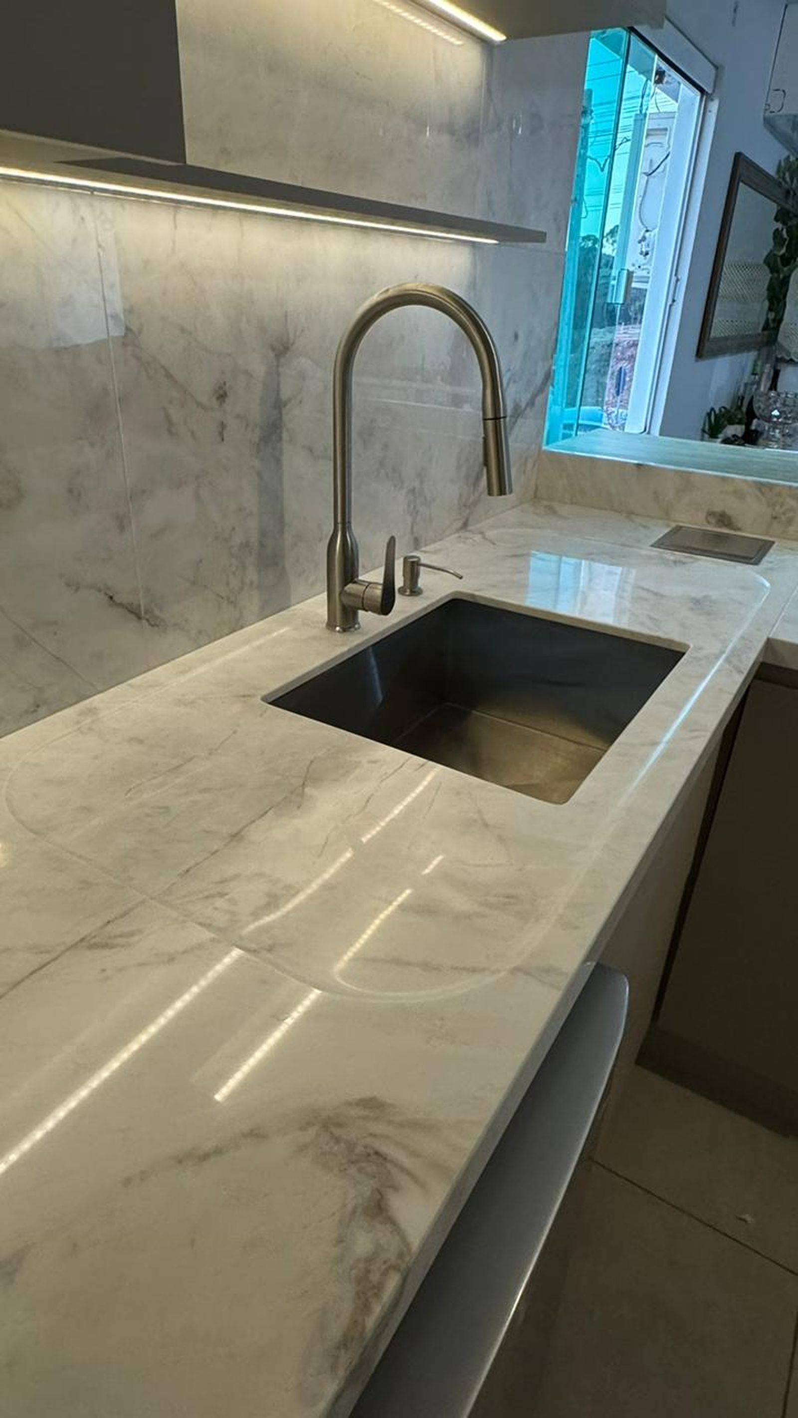 Detalhe de degrau em lâmina ultrafina.